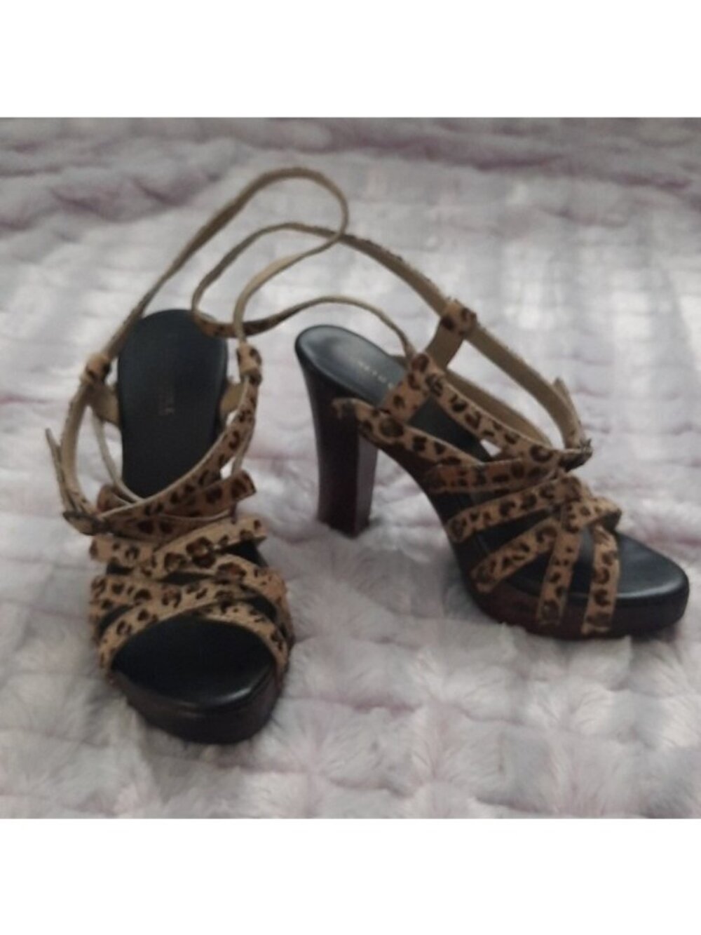 Kenneth Cole Leopard Calf Hair Strappy 4.5 Inch Wood Block Heel Sandals Size 6